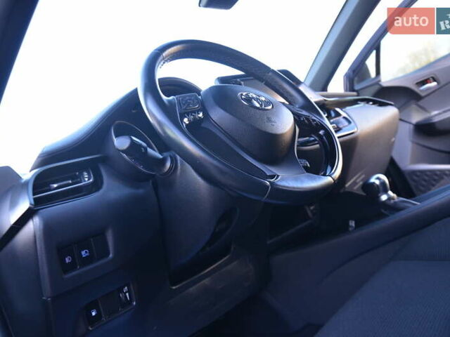 Чорний Тойота C-HR, об'ємом двигуна 2 л та пробігом 77 тис. км за 15850 $, фото 40 на Automoto.ua