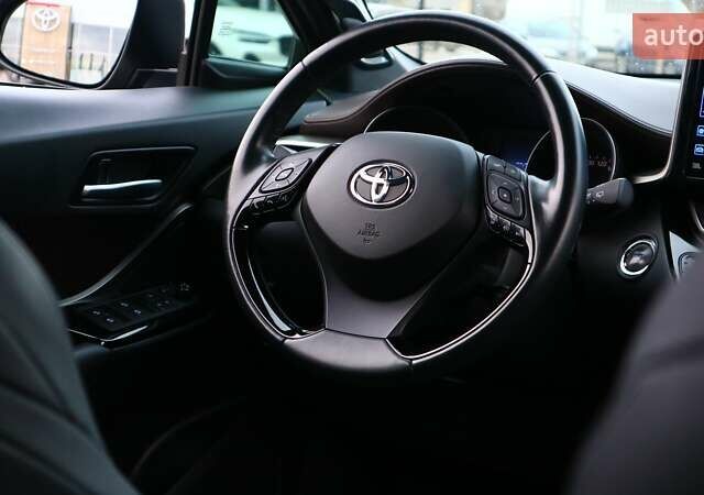 Чорний Тойота C-HR, об'ємом двигуна 1.2 л та пробігом 66 тис. км за 19819 $, фото 22 на Automoto.ua