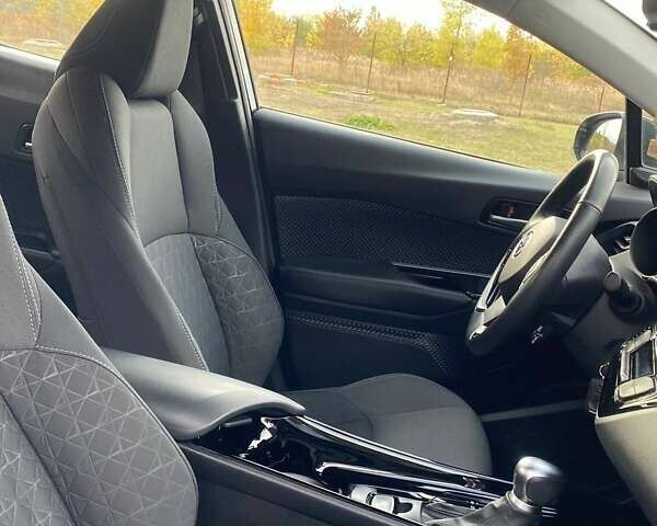 Черный Тойота C-HR, объемом двигателя 1.2 л и пробегом 76 тыс. км за 19900 $, фото 21 на Automoto.ua
