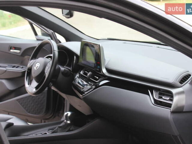 Черный Тойота C-HR, объемом двигателя 1.8 л и пробегом 72 тыс. км за 27699 $, фото 37 на Automoto.ua