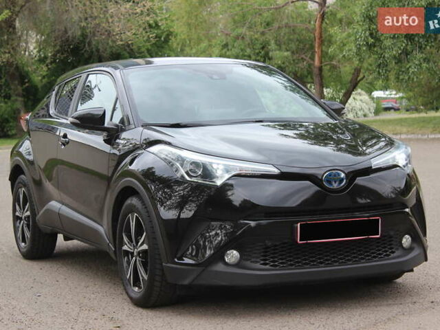 Черный Тойота C-HR, объемом двигателя 1.8 л и пробегом 72 тыс. км за 27699 $, фото 6 на Automoto.ua