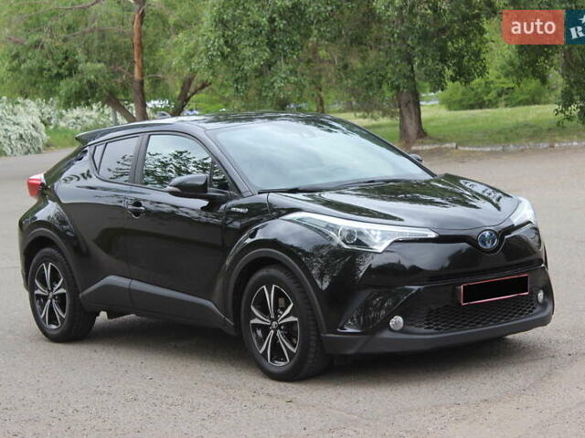 Черный Тойота C-HR, объемом двигателя 1.8 л и пробегом 72 тыс. км за 27699 $, фото 14 на Automoto.ua