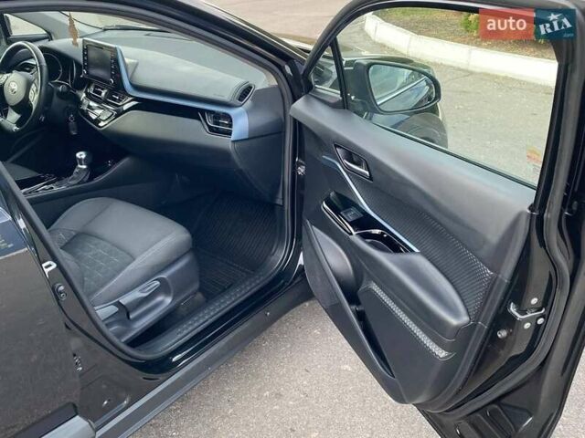 Черный Тойота C-HR, объемом двигателя 1.2 л и пробегом 76 тыс. км за 19900 $, фото 26 на Automoto.ua