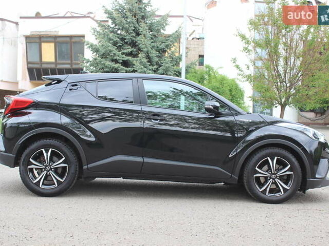 Черный Тойота C-HR, объемом двигателя 1.8 л и пробегом 72 тыс. км за 27699 $, фото 8 на Automoto.ua