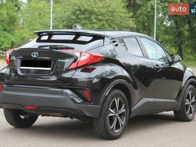Черный Тойота C-HR, объемом двигателя 1.8 л и пробегом 72 тыс. км за 27699 $, фото 9 на Automoto.ua