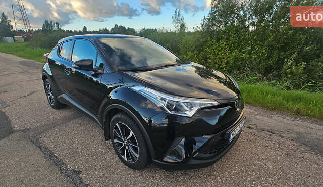Черный Тойота C-HR, объемом двигателя 1.2 л и пробегом 147 тыс. км за 15346 $, фото 2 на Automoto.ua
