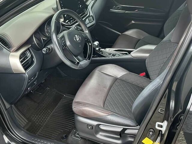 Черный Тойота C-HR, объемом двигателя 2 л и пробегом 66 тыс. км за 14500 $, фото 6 на Automoto.ua