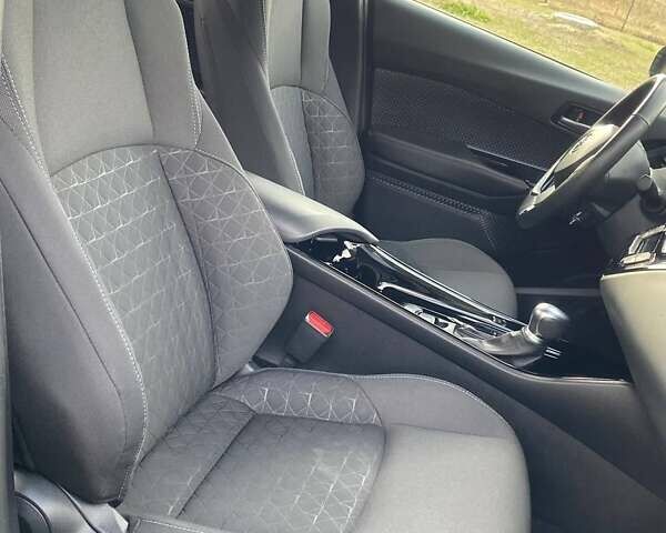 Черный Тойота C-HR, объемом двигателя 1.2 л и пробегом 76 тыс. км за 19900 $, фото 28 на Automoto.ua