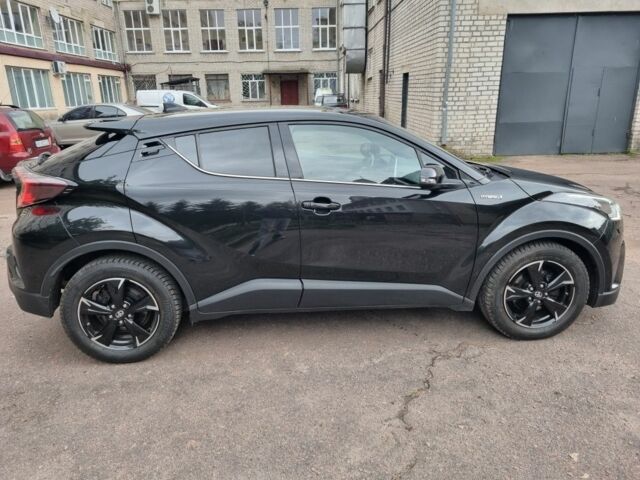 Черный Тойота C-HR, объемом двигателя 1.8 л и пробегом 105 тыс. км за 25200 $, фото 5 на Automoto.ua
