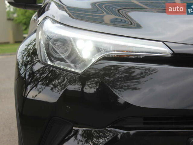 Черный Тойота C-HR, объемом двигателя 1.8 л и пробегом 72 тыс. км за 27699 $, фото 15 на Automoto.ua