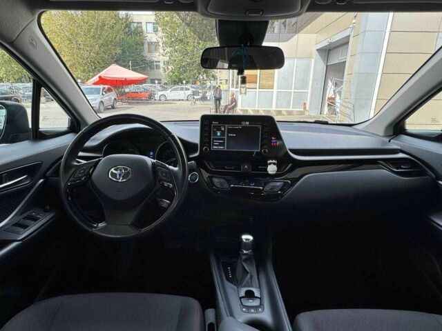 Чорний Тойота C-HR, об'ємом двигуна 1.8 л та пробігом 32 тис. км за 25900 $, фото 12 на Automoto.ua