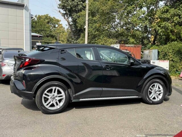 Чорний Тойота C-HR, об'ємом двигуна 1.8 л та пробігом 32 тис. км за 25900 $, фото 4 на Automoto.ua