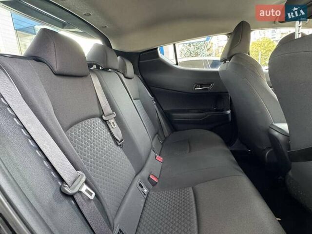 Чорний Тойота C-HR, об'ємом двигуна 1.8 л та пробігом 32 тис. км за 25900 $, фото 12 на Automoto.ua