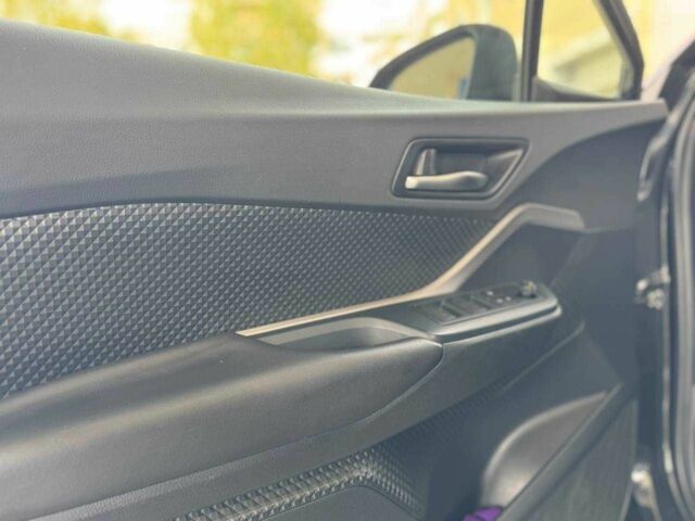 Чорний Тойота C-HR, об'ємом двигуна 1.8 л та пробігом 32 тис. км за 25900 $, фото 15 на Automoto.ua