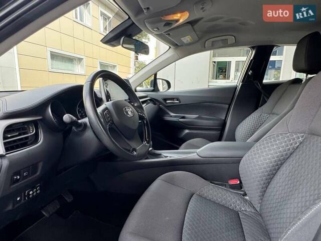 Чорний Тойота C-HR, об'ємом двигуна 1.8 л та пробігом 32 тис. км за 25900 $, фото 14 на Automoto.ua