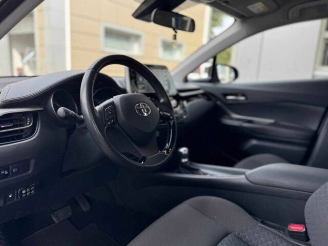 Чорний Тойота C-HR, об'ємом двигуна 1.8 л та пробігом 32 тис. км за 25900 $, фото 14 на Automoto.ua
