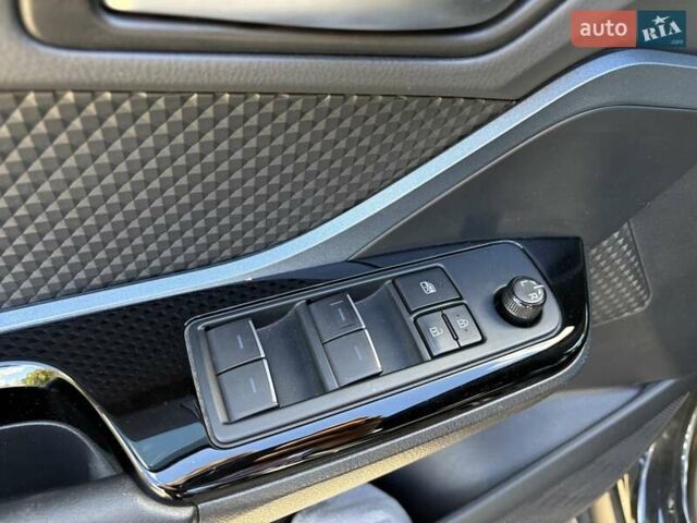 Чорний Тойота C-HR, об'ємом двигуна 1.8 л та пробігом 41 тис. км за 27999 $, фото 11 на Automoto.ua
