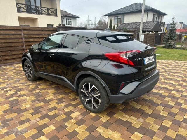 Черный Тойота C-HR, объемом двигателя 2 л и пробегом 69 тыс. км за 19900 $, фото 2 на Automoto.ua