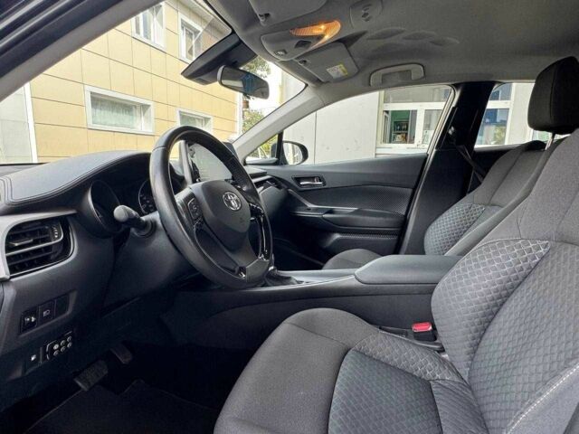Чорний Тойота C-HR, об'ємом двигуна 1.8 л та пробігом 32 тис. км за 25900 $, фото 13 на Automoto.ua