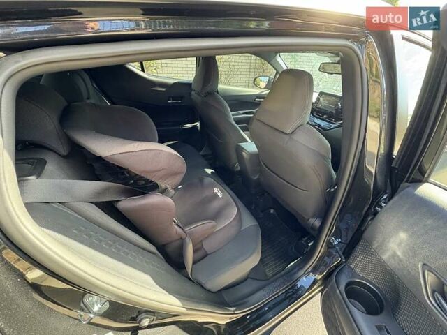 Чорний Тойота C-HR, об'ємом двигуна 1.8 л та пробігом 41 тис. км за 27999 $, фото 8 на Automoto.ua