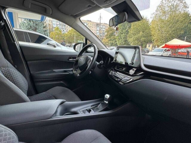 Чорний Тойота C-HR, об'ємом двигуна 1.8 л та пробігом 32 тис. км за 25900 $, фото 11 на Automoto.ua