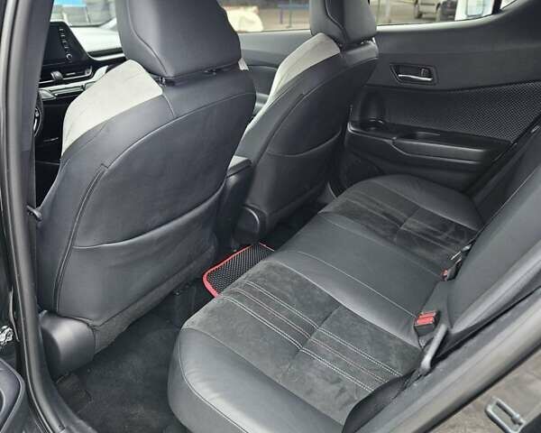 Чорний Тойота C-HR, об'ємом двигуна 1.99 л та пробігом 57 тис. км за 30000 $, фото 14 на Automoto.ua