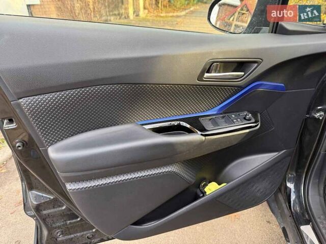 Чорний Тойота C-HR, об'ємом двигуна 2 л та пробігом 38 тис. км за 21990 $, фото 10 на Automoto.ua