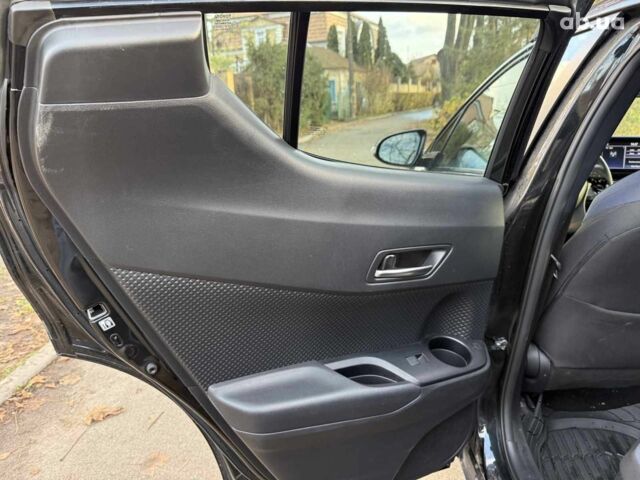 Чорний Тойота C-HR, об'ємом двигуна 2 л та пробігом 38 тис. км за 21990 $, фото 15 на Automoto.ua