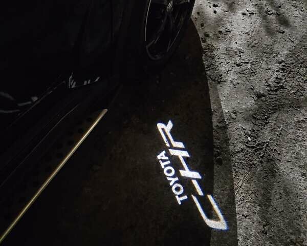 Чорний Тойота C-HR, об'ємом двигуна 1.99 л та пробігом 57 тис. км за 30000 $, фото 27 на Automoto.ua