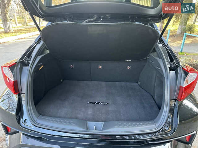 Черный Тойота C-HR, объемом двигателя 2 л и пробегом 114 тыс. км за 19900 $, фото 24 на Automoto.ua