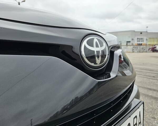 Чорний Тойота C-HR, об'ємом двигуна 1.99 л та пробігом 57 тис. км за 30000 $, фото 12 на Automoto.ua