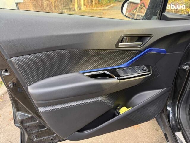 Чорний Тойота C-HR, об'ємом двигуна 2 л та пробігом 38 тис. км за 21990 $, фото 10 на Automoto.ua