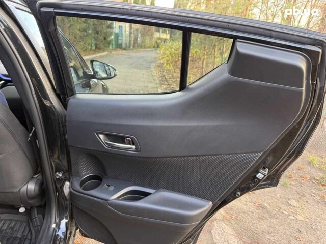 Чорний Тойота C-HR, об'ємом двигуна 2 л та пробігом 38 тис. км за 21990 $, фото 19 на Automoto.ua