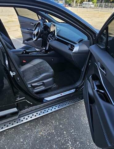 Чорний Тойота C-HR, об'ємом двигуна 1.99 л та пробігом 57 тис. км за 30000 $, фото 29 на Automoto.ua