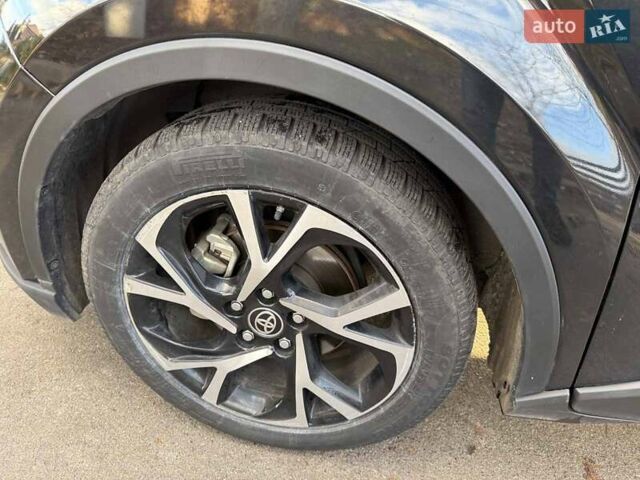 Чорний Тойота C-HR, об'ємом двигуна 2 л та пробігом 38 тис. км за 21990 $, фото 9 на Automoto.ua