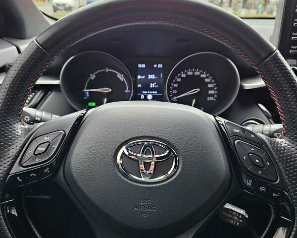 Чорний Тойота C-HR, об'ємом двигуна 1.99 л та пробігом 57 тис. км за 30000 $, фото 6 на Automoto.ua