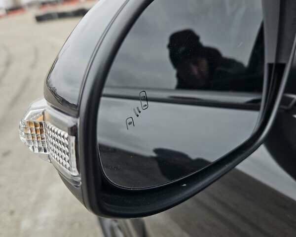 Чорний Тойота C-HR, об'ємом двигуна 1.99 л та пробігом 57 тис. км за 30000 $, фото 13 на Automoto.ua