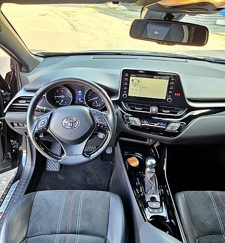 Черный Тойота C-HR, объемом двигателя 2 л и пробегом 57 тыс. км за 31000 $, фото 2 на Automoto.ua