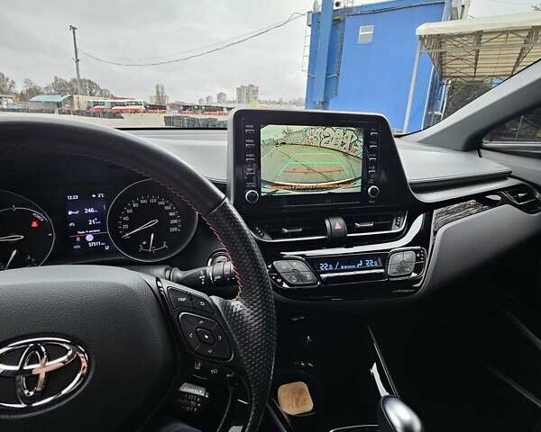 Чорний Тойота C-HR, об'ємом двигуна 1.99 л та пробігом 57 тис. км за 30000 $, фото 8 на Automoto.ua