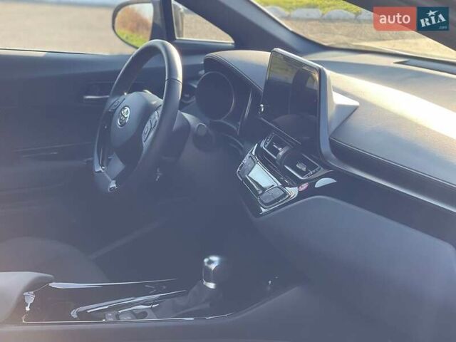 Черный Тойота C-HR, объемом двигателя 0 л и пробегом 2 тыс. км за 32750 $, фото 30 на Automoto.ua