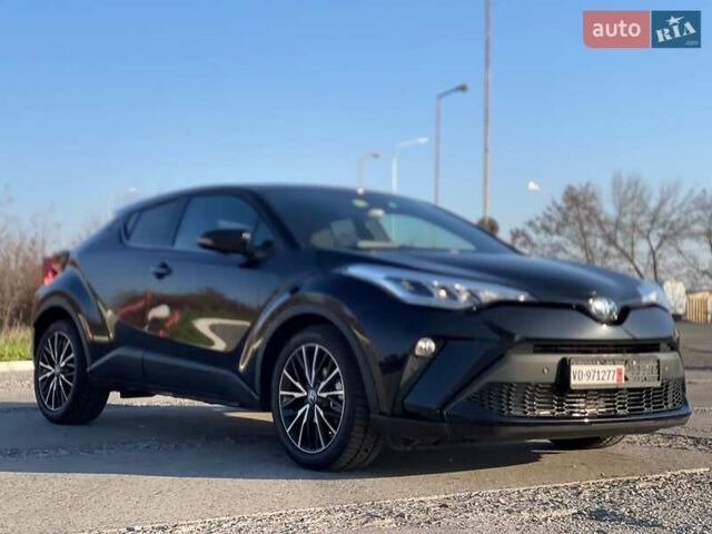 Черный Тойота C-HR, объемом двигателя 0 л и пробегом 2 тыс. км за 32750 $, фото 3 на Automoto.ua
