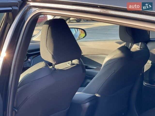 Черный Тойота C-HR, объемом двигателя 0 л и пробегом 2 тыс. км за 32750 $, фото 19 на Automoto.ua
