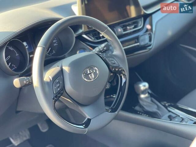 Черный Тойота C-HR, объемом двигателя 0 л и пробегом 2 тыс. км за 32750 $, фото 35 на Automoto.ua