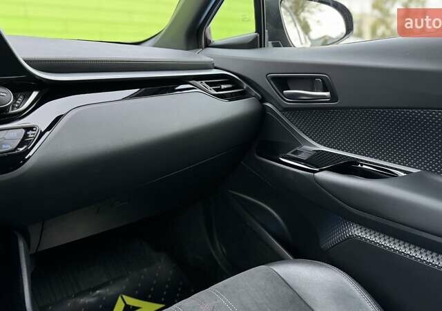 Фіолетовий Тойота C-HR, об'ємом двигуна 1.8 л та пробігом 42 тис. км за 33000 $, фото 26 на Automoto.ua