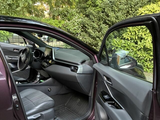 Фиолетовый Тойота C-HR, объемом двигателя 2 л и пробегом 30 тыс. км за 29950 $, фото 13 на Automoto.ua