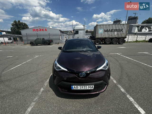 Фиолетовый Тойота C-HR, объемом двигателя 1.99 л и пробегом 39 тыс. км за 32000 $, фото 1 на Automoto.ua