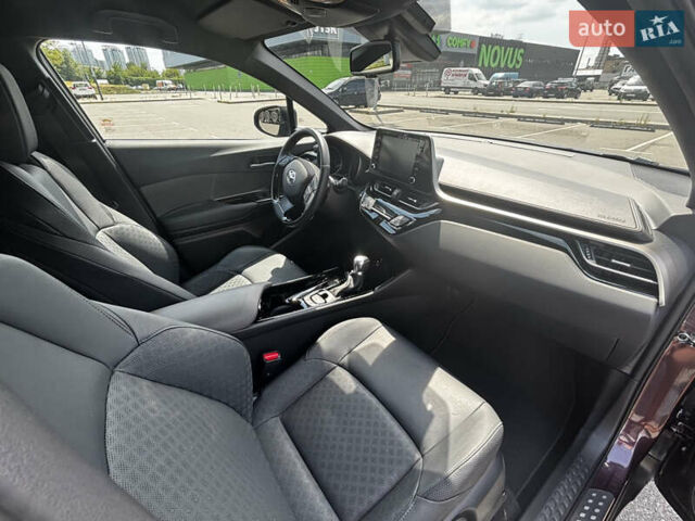 Фиолетовый Тойота C-HR, объемом двигателя 1.99 л и пробегом 39 тыс. км за 32000 $, фото 9 на Automoto.ua