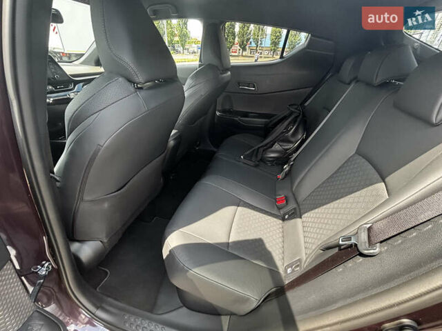 Фиолетовый Тойота C-HR, объемом двигателя 1.99 л и пробегом 39 тыс. км за 32000 $, фото 12 на Automoto.ua