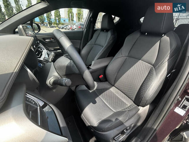 Фиолетовый Тойота C-HR, объемом двигателя 1.99 л и пробегом 39 тыс. км за 32000 $, фото 22 на Automoto.ua