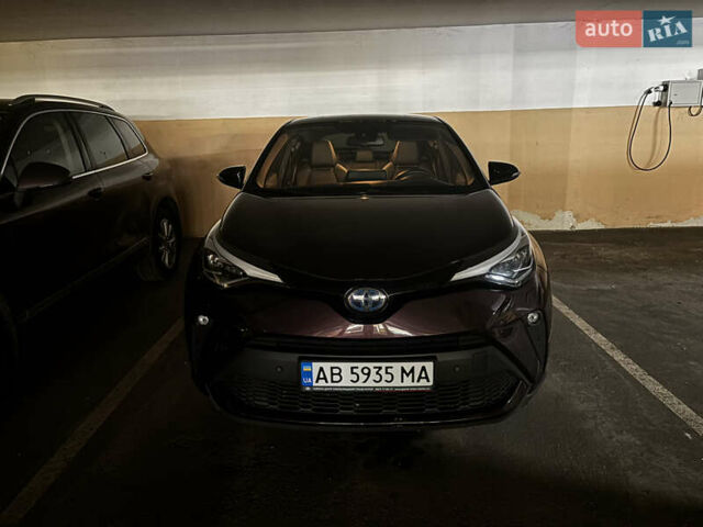 Фиолетовый Тойота C-HR, объемом двигателя 1.99 л и пробегом 39 тыс. км за 32000 $, фото 2 на Automoto.ua